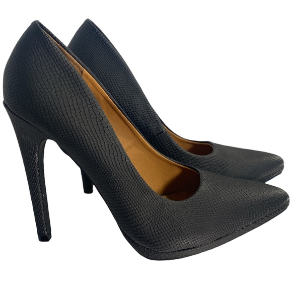 Qupid Heels. Size 10 - Picture 1 of 6